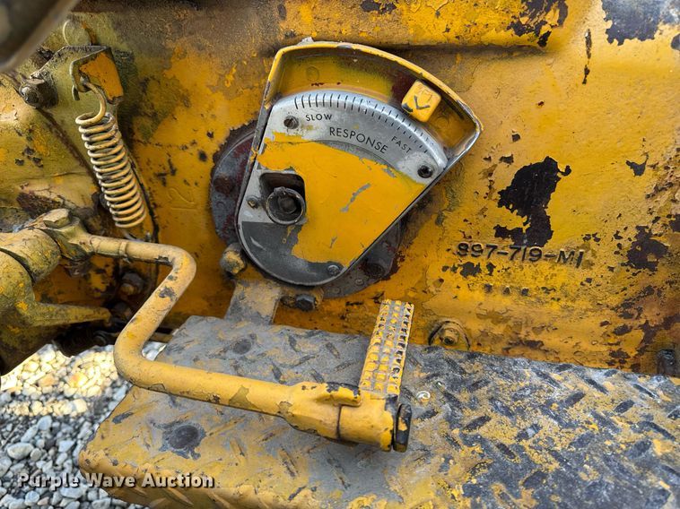 image for item EG7164 Massey Ferguson 2135 tractor