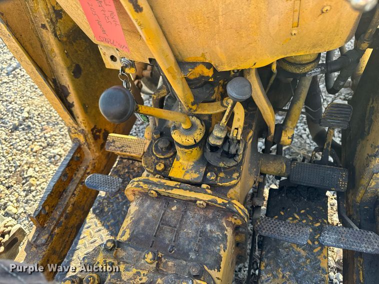 image for item EG7164 Massey Ferguson 2135 tractor