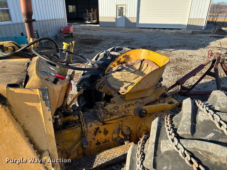 image for item EG7164 Massey Ferguson 2135 tractor