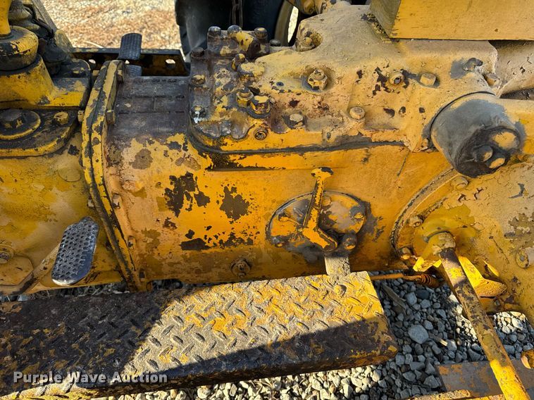 image for item EG7164 Massey Ferguson 2135 tractor