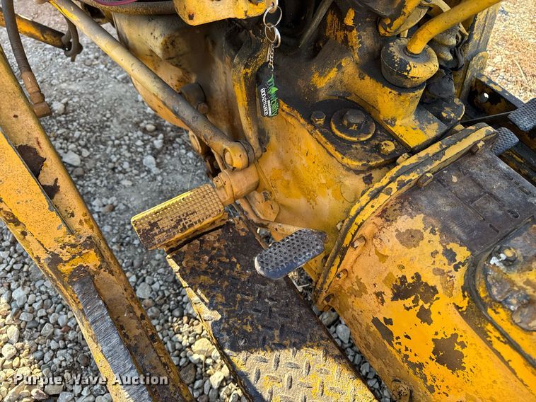 image for item EG7164 Massey Ferguson 2135 tractor