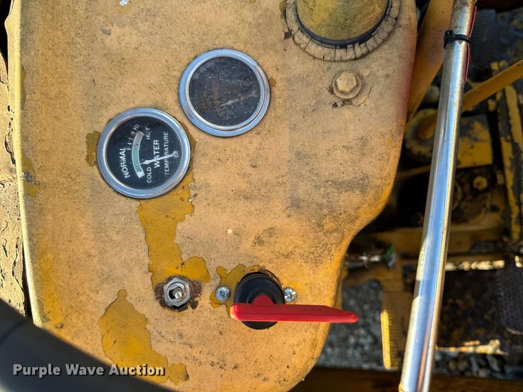 image for item EG7164 Massey Ferguson 2135 tractor