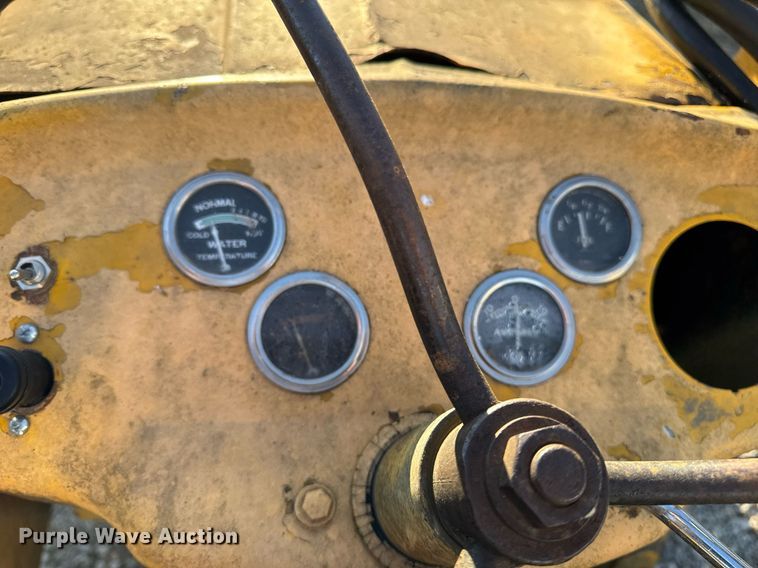 image for item EG7164 Massey Ferguson 2135 tractor