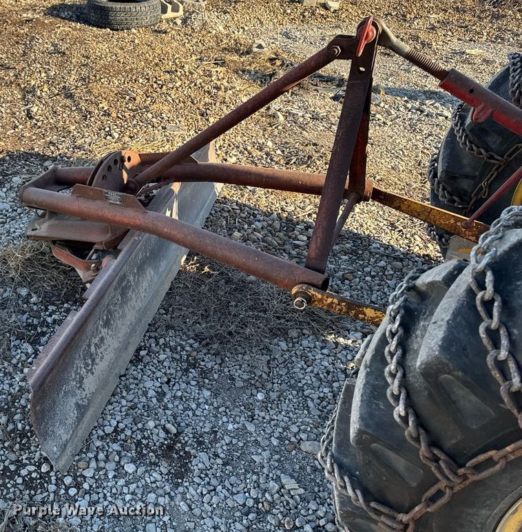 image for item EG7164 Massey Ferguson 2135 tractor