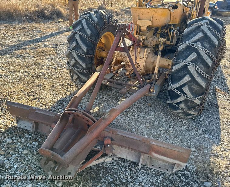 image for item EG7164 Massey Ferguson 2135 tractor