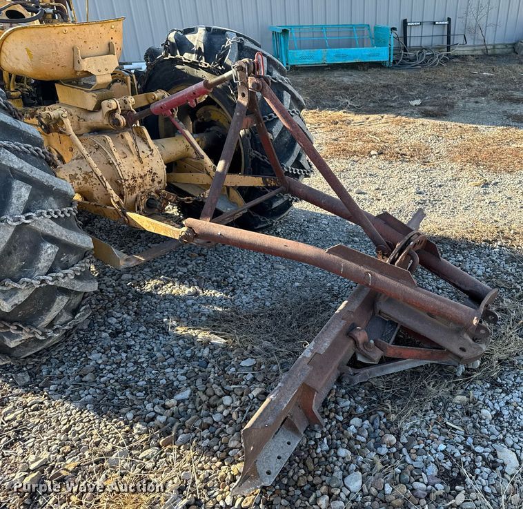 image for item EG7164 Massey Ferguson 2135 tractor