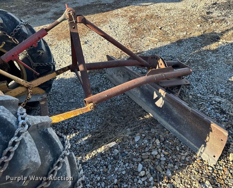 image for item EG7164 Massey Ferguson 2135 tractor