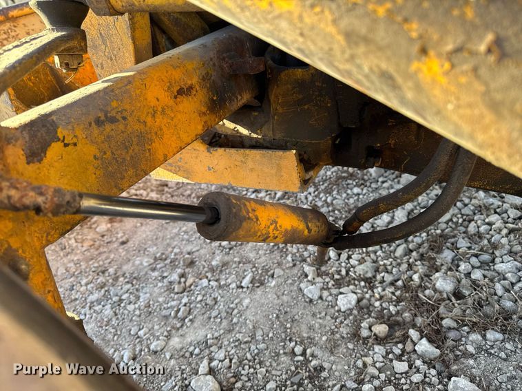 image for item EG7164 Massey Ferguson 2135 tractor