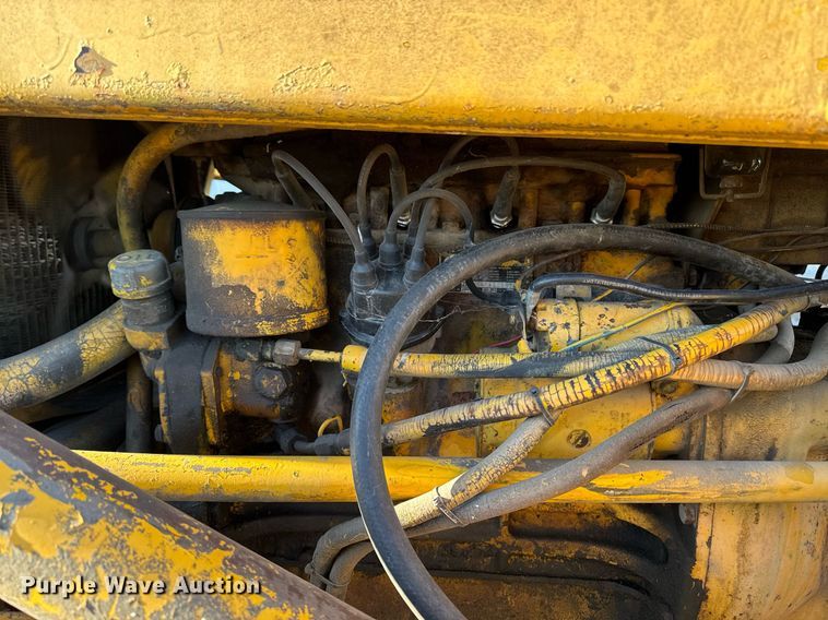 image for item EG7164 Massey Ferguson 2135 tractor