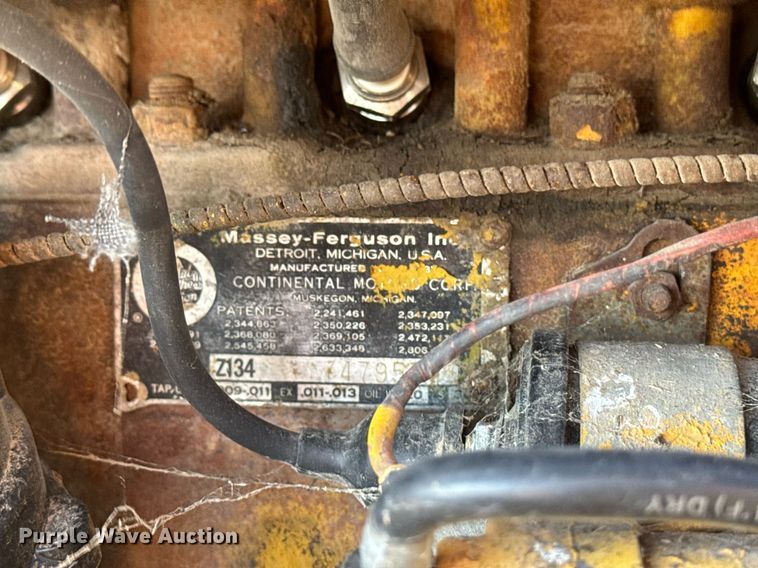 image for item EG7164 Massey Ferguson 2135 tractor