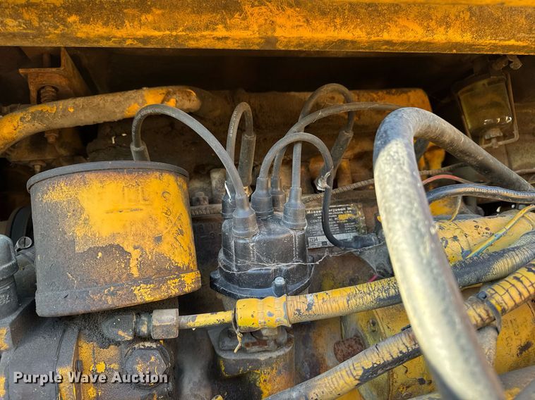 image for item EG7164 Massey Ferguson 2135 tractor