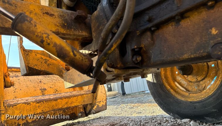 image for item EG7164 Massey Ferguson 2135 tractor