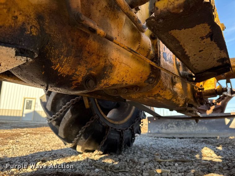 image for item EG7164 Massey Ferguson 2135 tractor