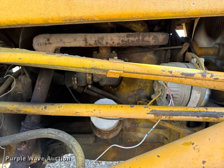 image for item EG7164 Massey Ferguson 2135 tractor