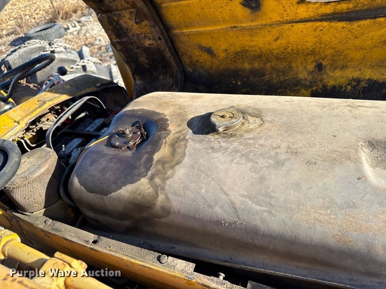 image for item EG7164 Massey Ferguson 2135 tractor