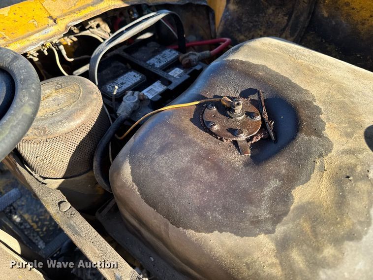 image for item EG7164 Massey Ferguson 2135 tractor