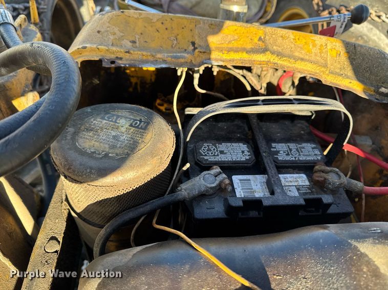 image for item EG7164 Massey Ferguson 2135 tractor