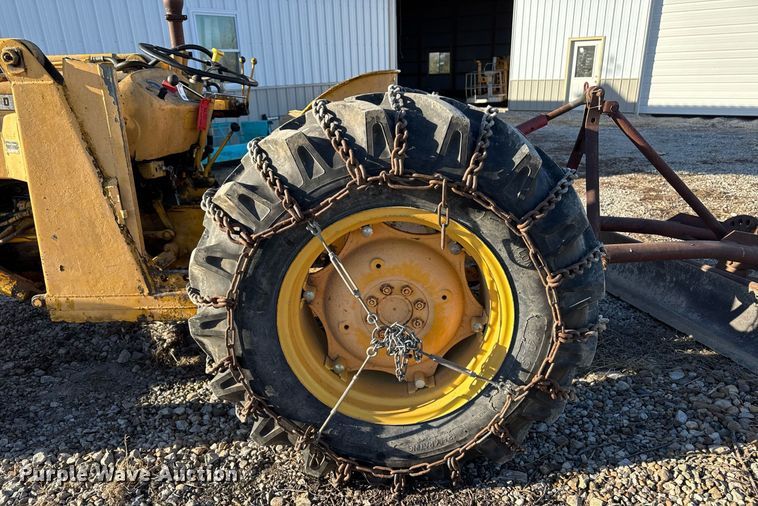 image for item EG7164 Massey Ferguson 2135 tractor