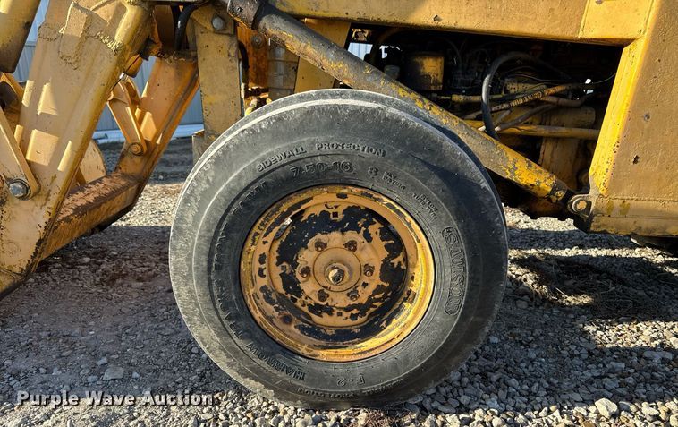 image for item EG7164 Massey Ferguson 2135 tractor