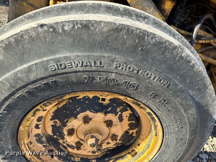 image for item EG7164 Massey Ferguson 2135 tractor