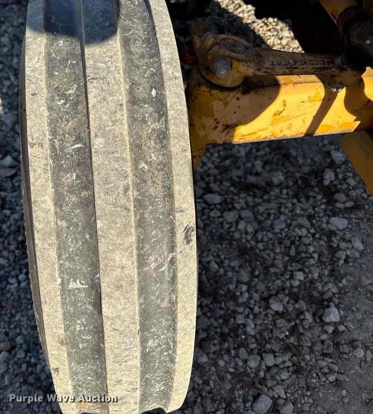 image for item EG7164 Massey Ferguson 2135 tractor