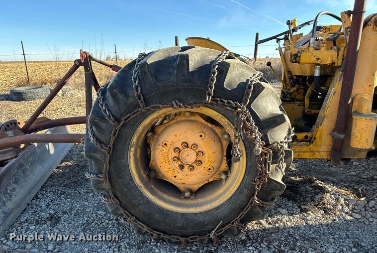 image for item EG7164 Massey Ferguson 2135 tractor