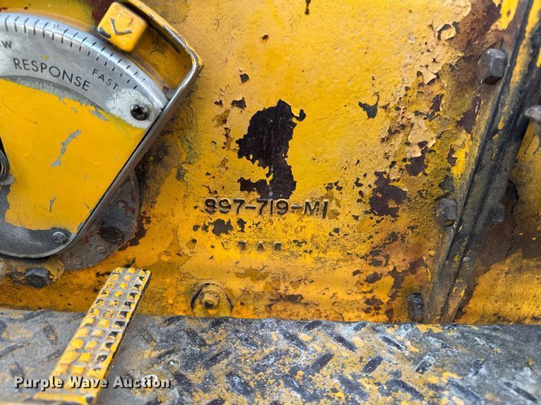 image for item EG7164 Massey Ferguson 2135 tractor