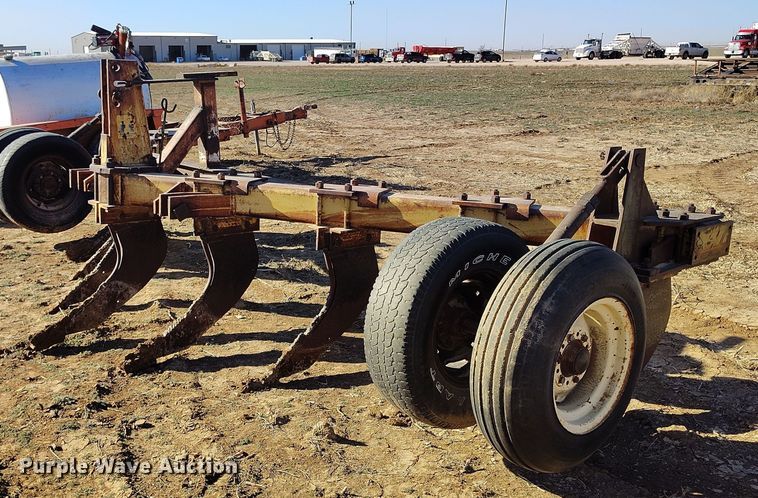 image for item EH0149 International Harvester  10 V-ripper