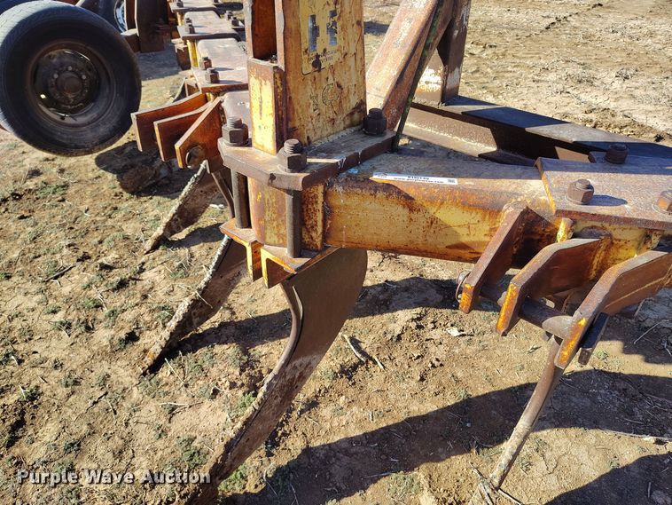 image for item EH0149 International Harvester  10 V-ripper