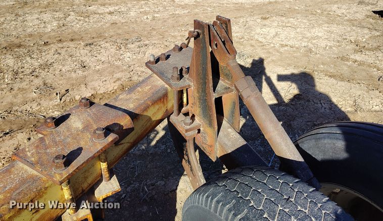 image for item EH0149 International Harvester  10 V-ripper