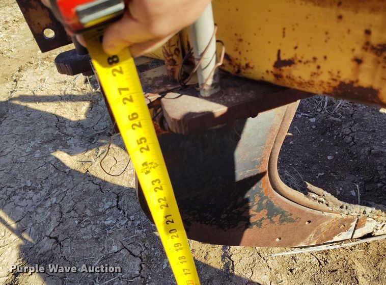 image for item EH0149 International Harvester  10 V-ripper