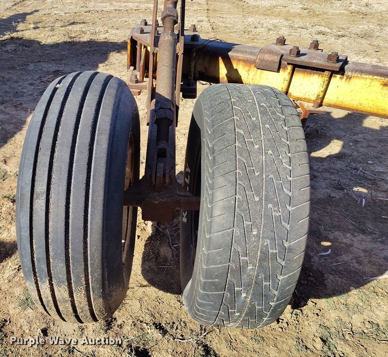 image for item EH0149 International Harvester  10 V-ripper