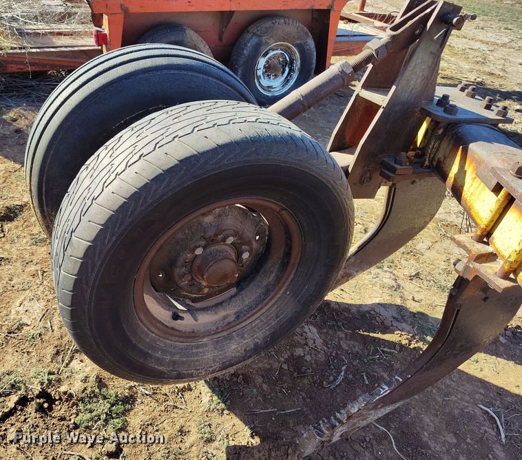 image for item EH0149 International Harvester  10 V-ripper