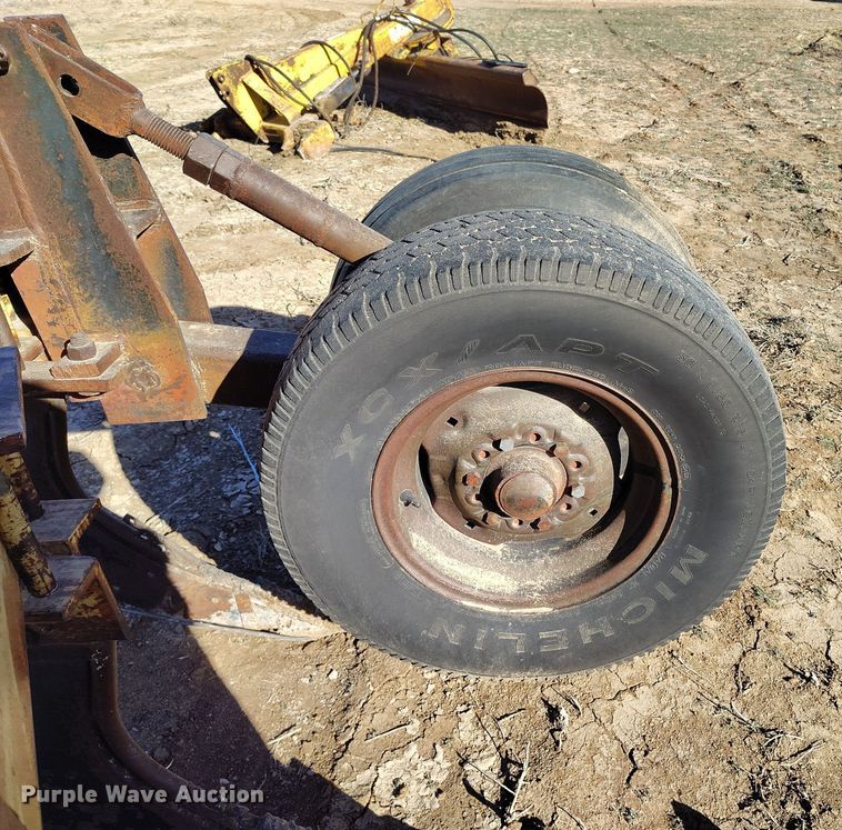 image for item EH0149 International Harvester  10 V-ripper