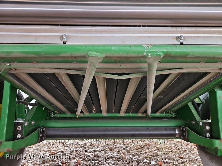 image for item EI8801 2019 John Deere 460M round baler