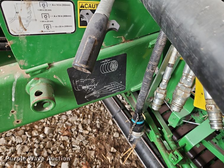 image for item EI8801 2019 John Deere 460M round baler