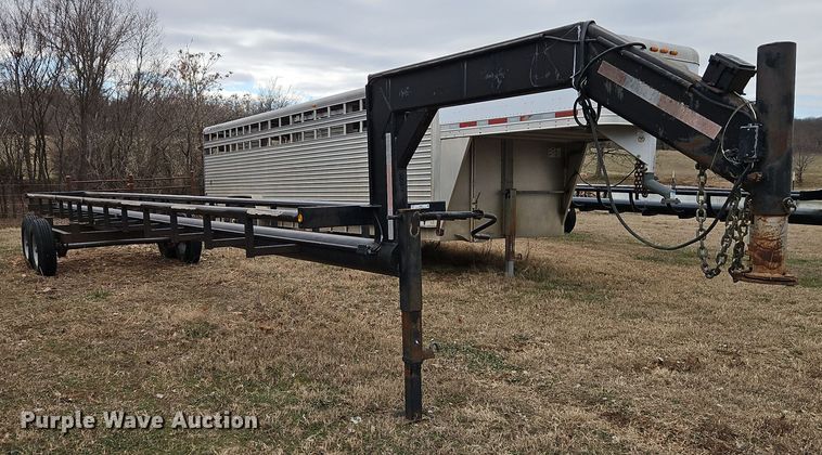 image for item EI8802 2013 Superior Steel Sales hay bale trailer