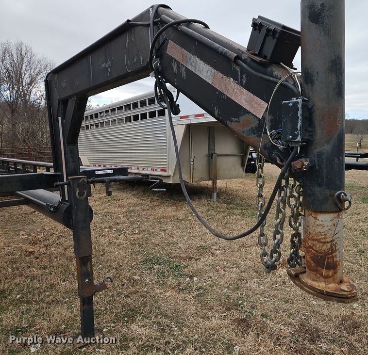 image for item EI8802 2013 Superior Steel Sales hay bale trailer