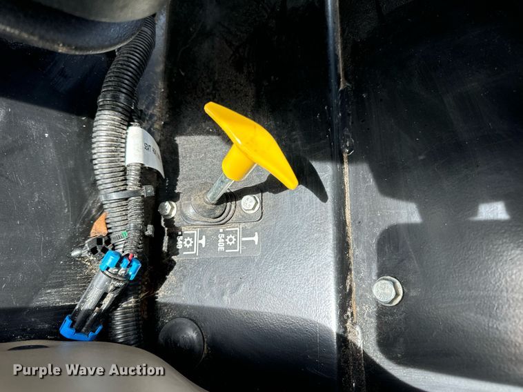 image for item EN5087 2022 John Deere 5075E MFWD tractor