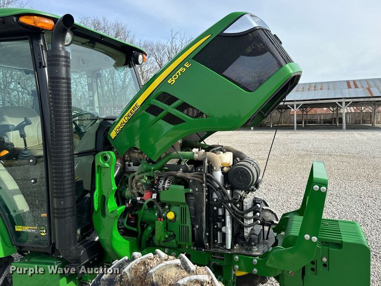 image for item EN5087 2022 John Deere 5075E MFWD tractor