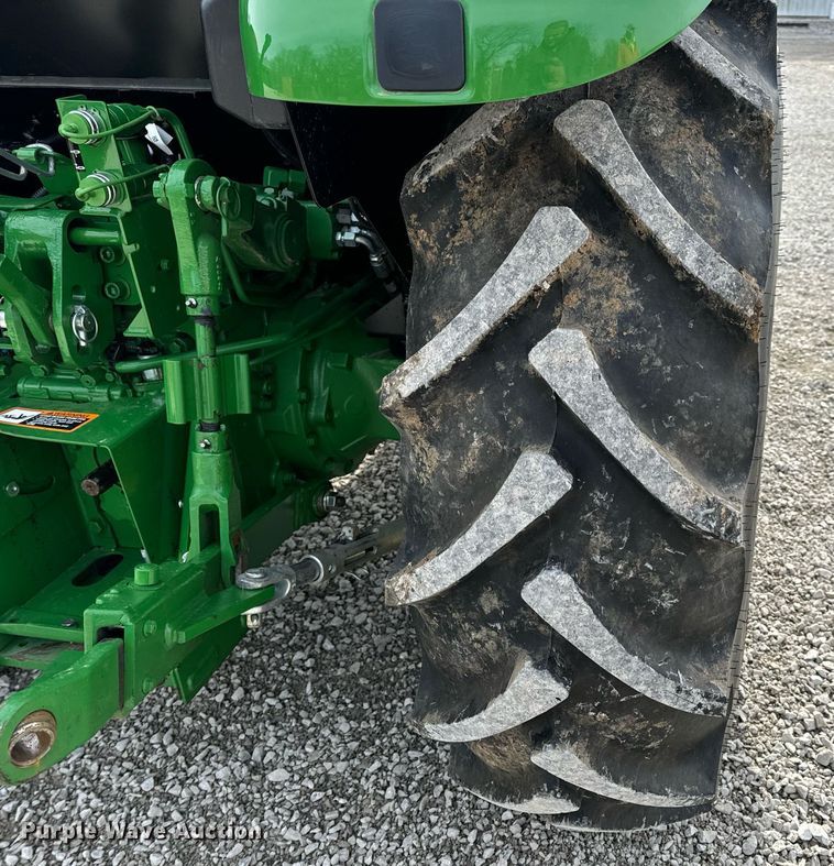 image for item EN5087 2022 John Deere 5075E MFWD tractor