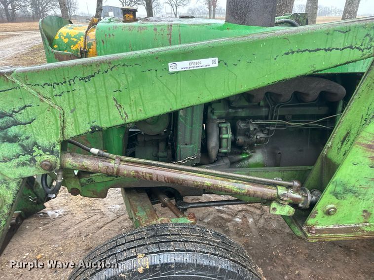 image for item ER4882 John Deere 2440 tractor