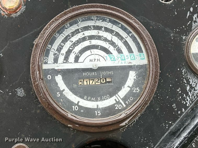 image for item ER4882 John Deere 2440 tractor