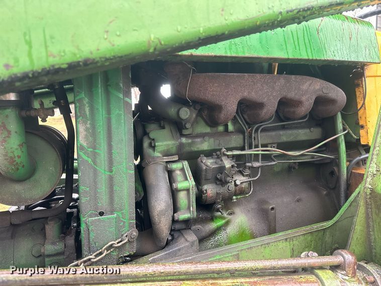 image for item ER4882 John Deere 2440 tractor