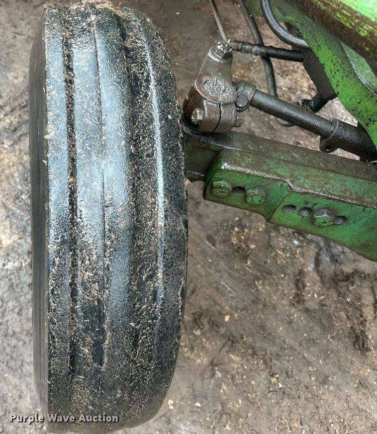 image for item ER4882 John Deere 2440 tractor