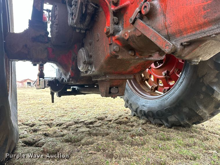 image for item ER4951 1973 International Harvester 1066 tractor