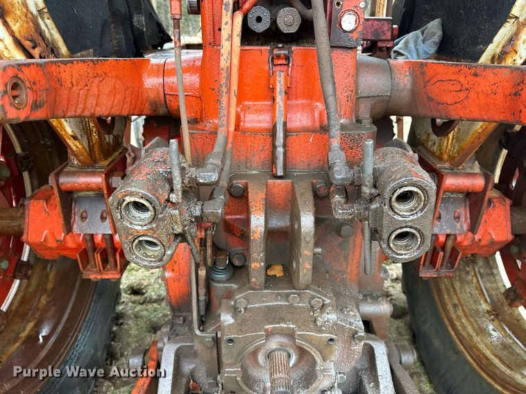 image for item ER4951 1973 International Harvester 1066 tractor