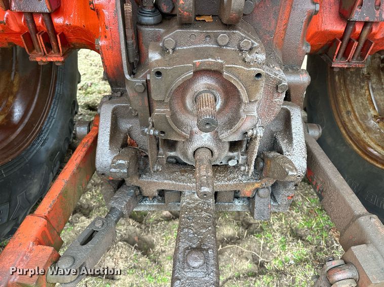 image for item ER4951 1973 International Harvester 1066 tractor