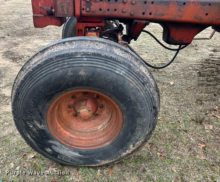 image for item ER4951 1973 International Harvester 1066 tractor