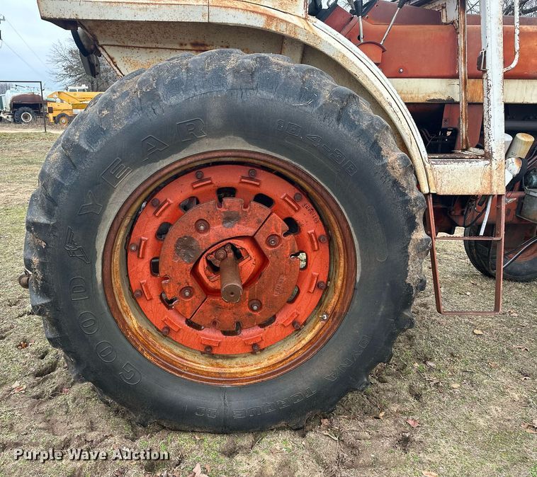 image for item ER4951 1973 International Harvester 1066 tractor